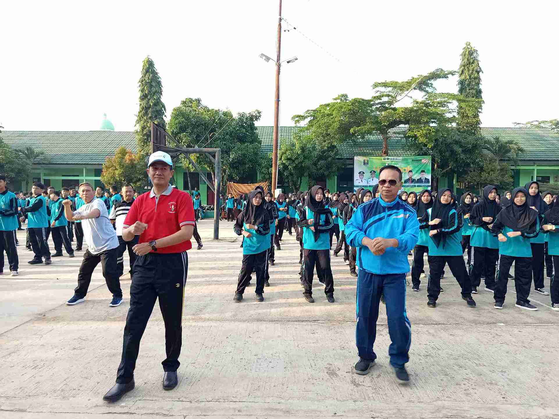 Kemenag Kota Metro Meriahkan HAN ke-41, Kepala Kantor Ikut Senam Bersama Siswa MAN 1 Kota Metro