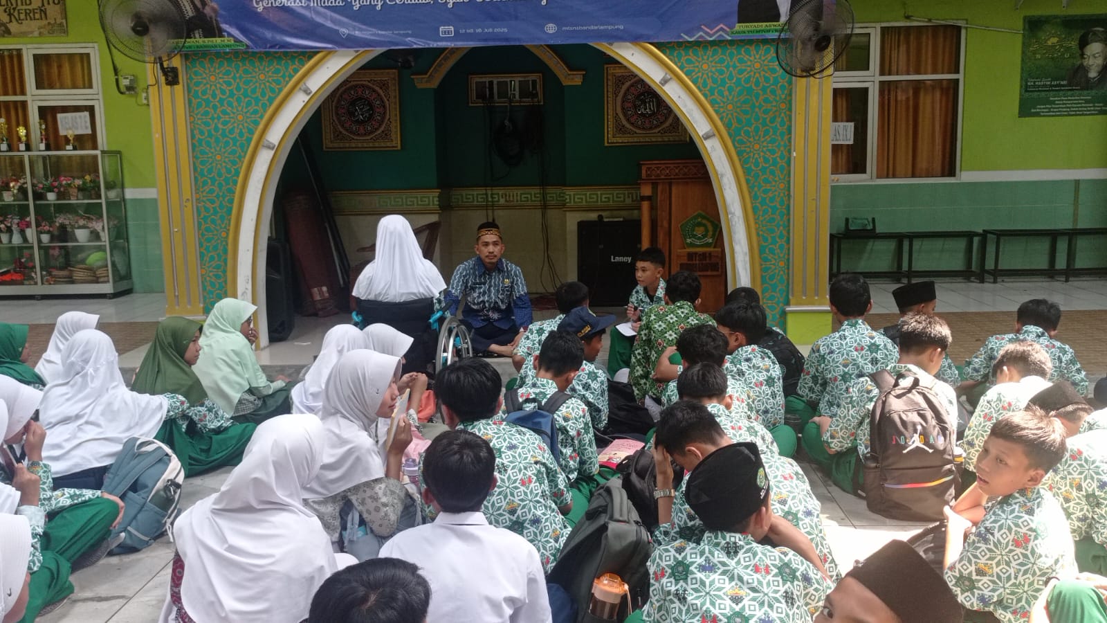 Perkuat Akhlak Sejak Dini, MTsN 1 Bandar Lampung Gelar Kajian Kitab Akhlak Lil Banin untuk Kelas 7