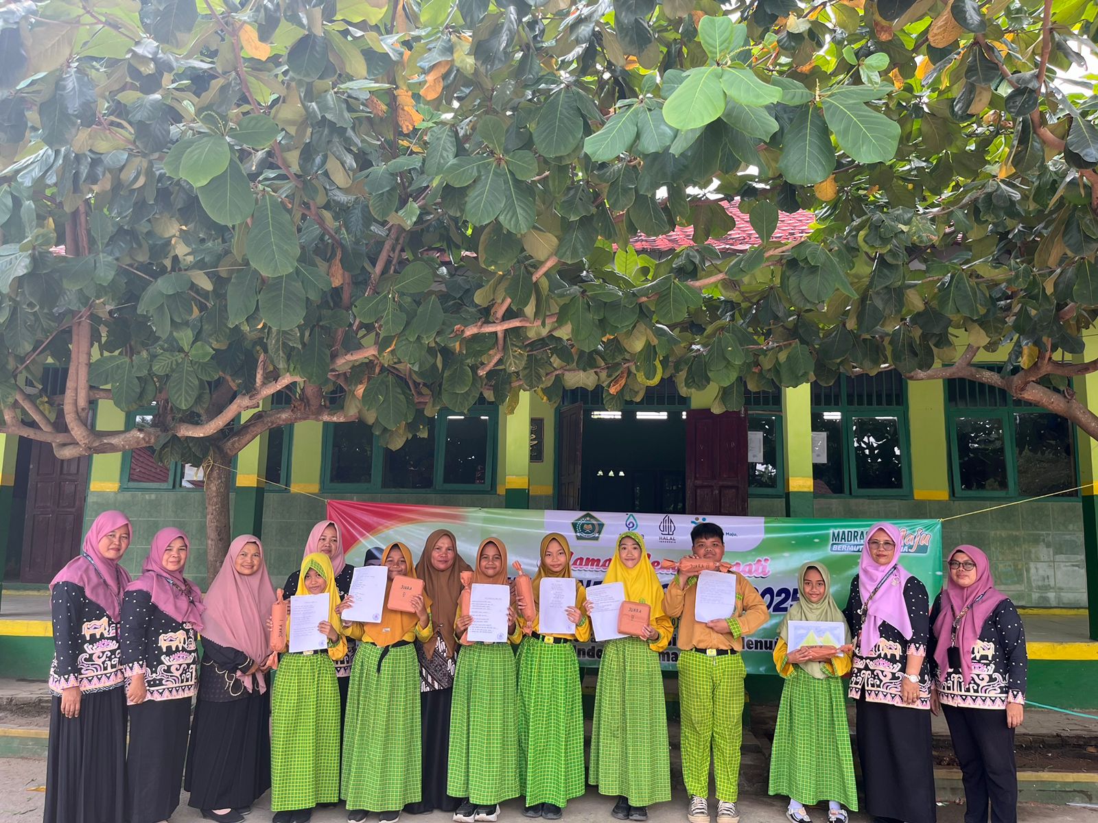Sambut Hari Anak Nasional MIN 1 Way Kanan Gelar Lomba Mewarnai, Menggambar, dan Membaca Puisi