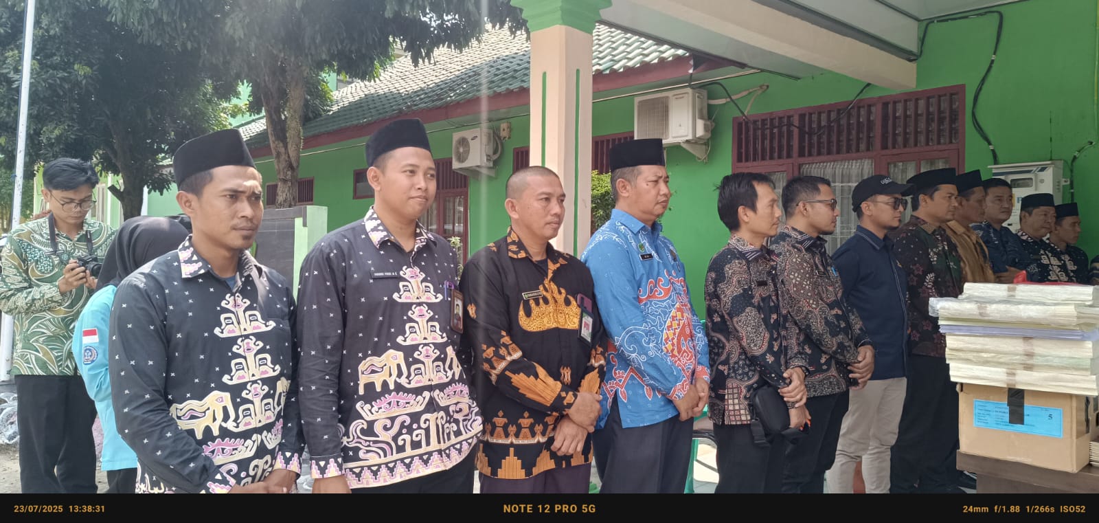 Jaga Tertib Administrasi, Kemenag Way Kanan Musnahkan Dokumen Negara — Penghulu KUA Bahuga Turut Serta
