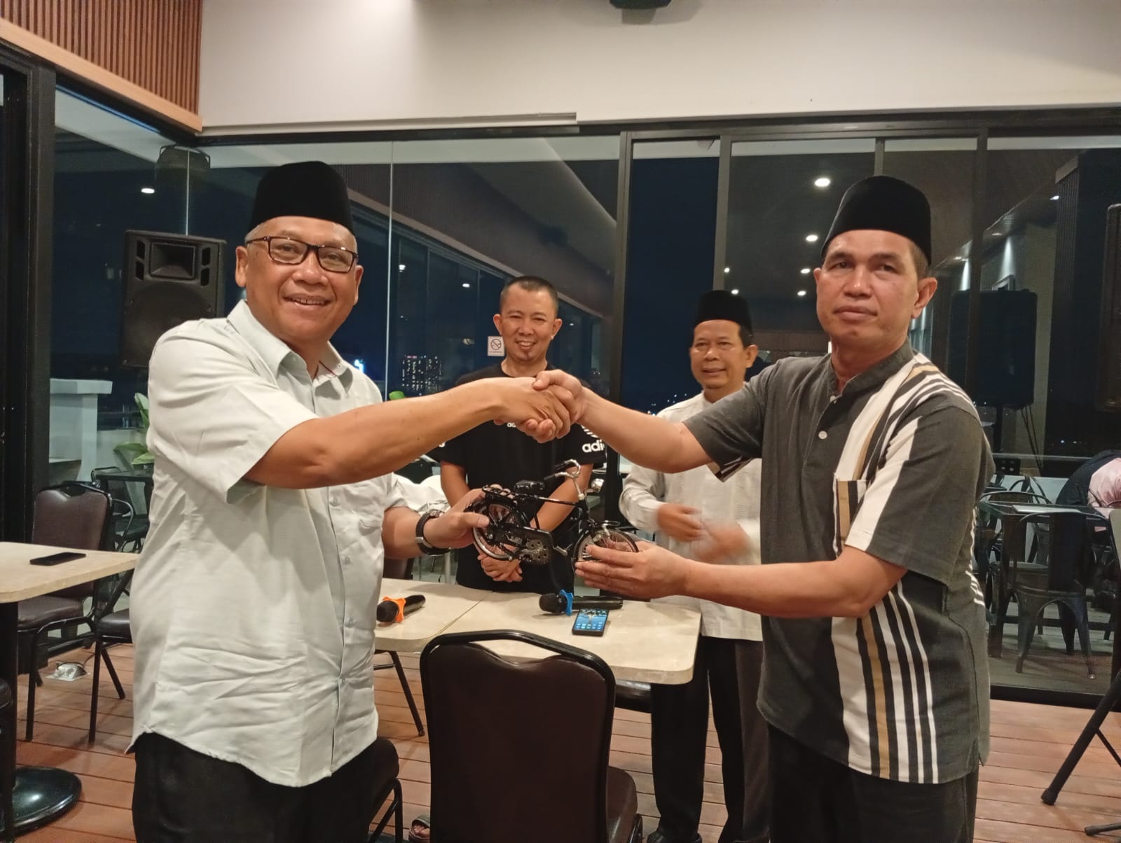 Kenang Pengabdian, APRI Lampung Tengah Gelar Pelepasan Kepala KUA di Bandung