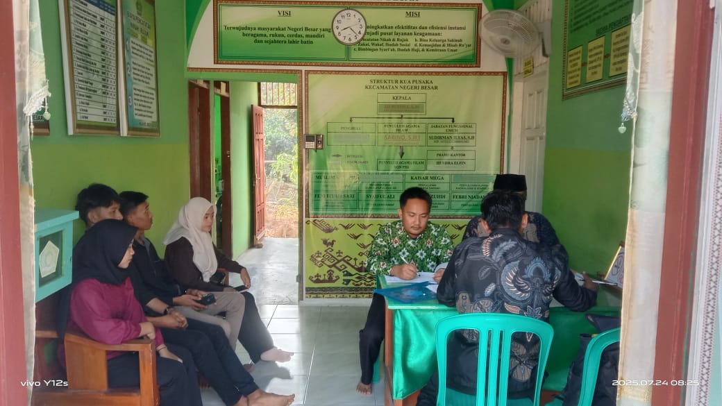 Dukung Kesiapan Bimwin, Operator KUA Kecamatan Negeri Besar Berikan Layanan Administrasi Catin