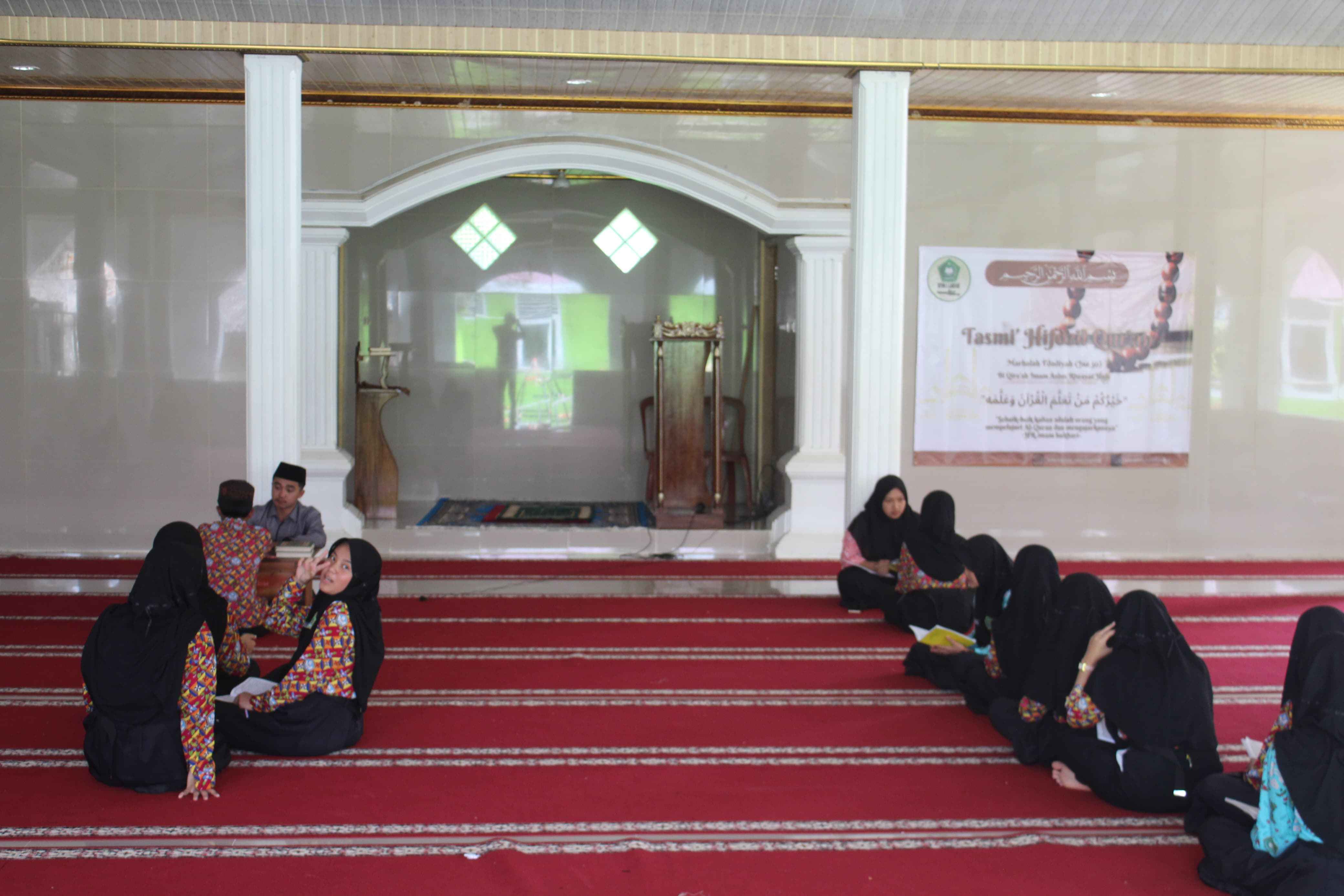 Teguhkan Hafalan, Gapai Ridha Ilahi: Kegiatan Ziadah Kelas 8 Tahfidz MTsN 1 Lampung Barat Penuh Makna