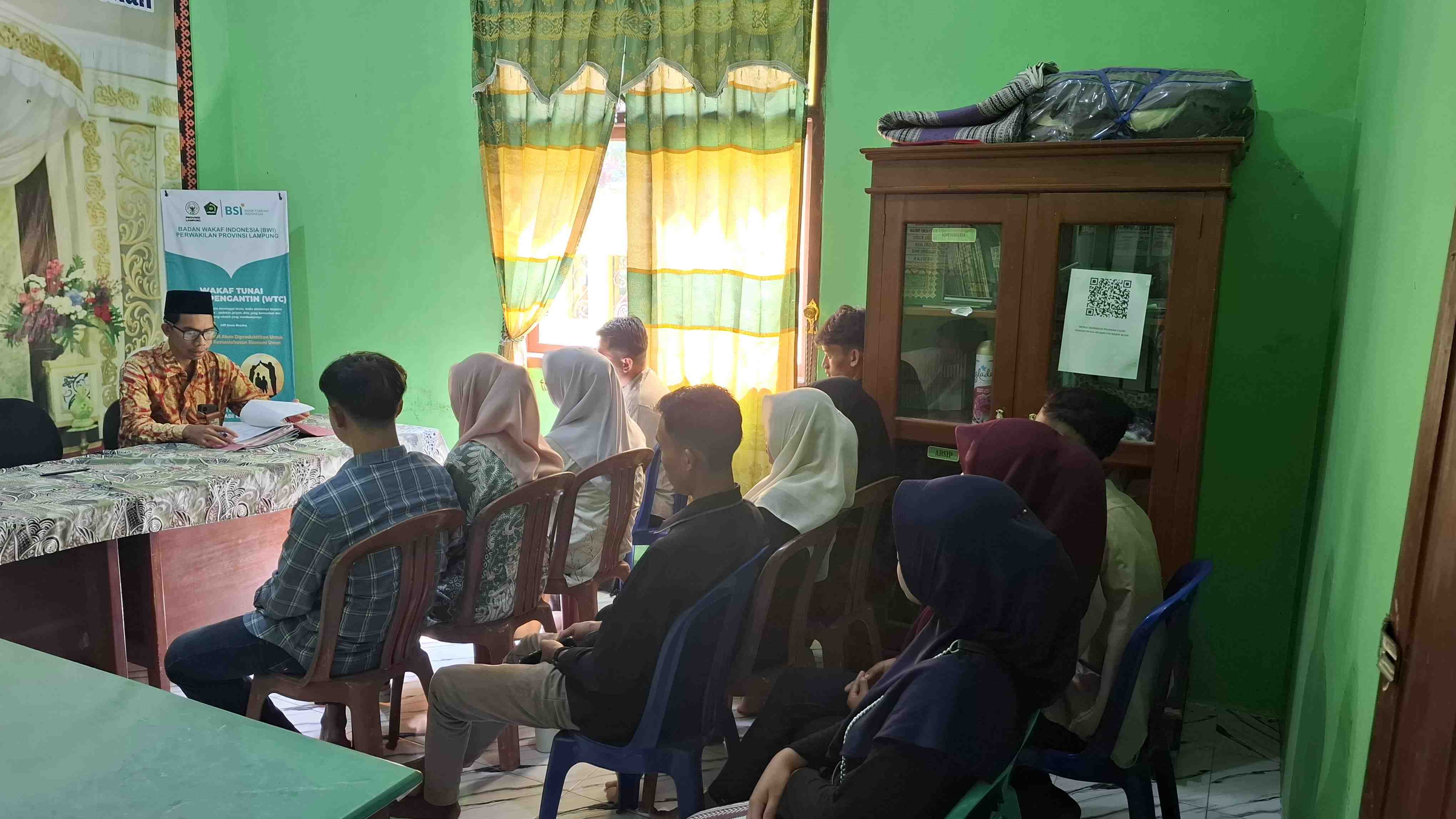 Verifikasi Dokumen Nikah, Penghulu KUA Kecamatan Negeri Besar Tertibkan Administrasi Pernikahan Calon Pengantin