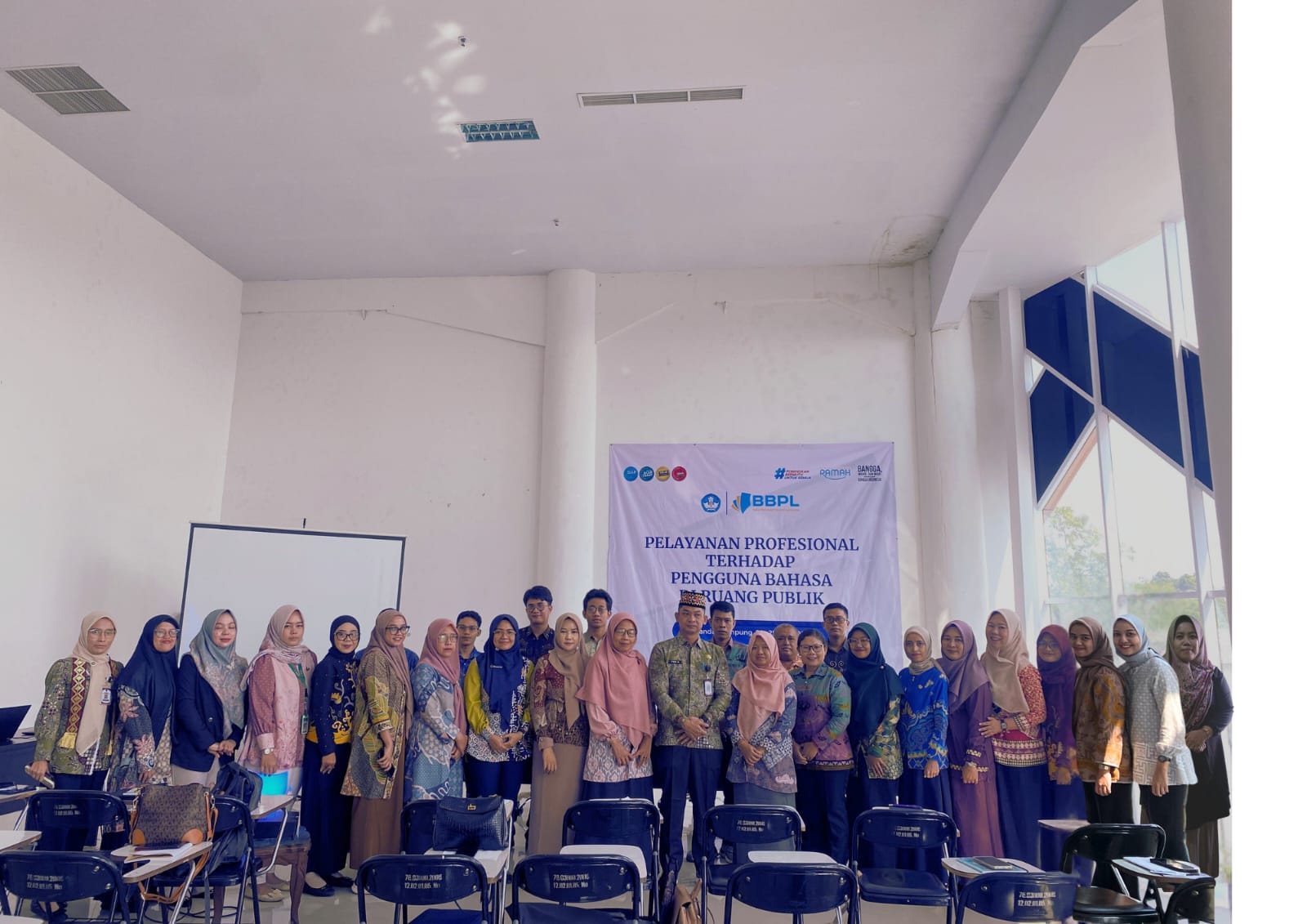 Dua Guru MTsN 1 Bandar Lampung Ikuti Pelatihan Pelayanan Profesional terhadap Pengguna Bahasa di Ruang Publik