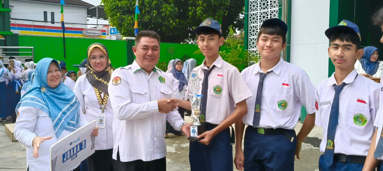 Prestasi Gemilang Siswa, MTsN 1 Bandar Lampung Gelar Penyerahan Piala Usai Upacara