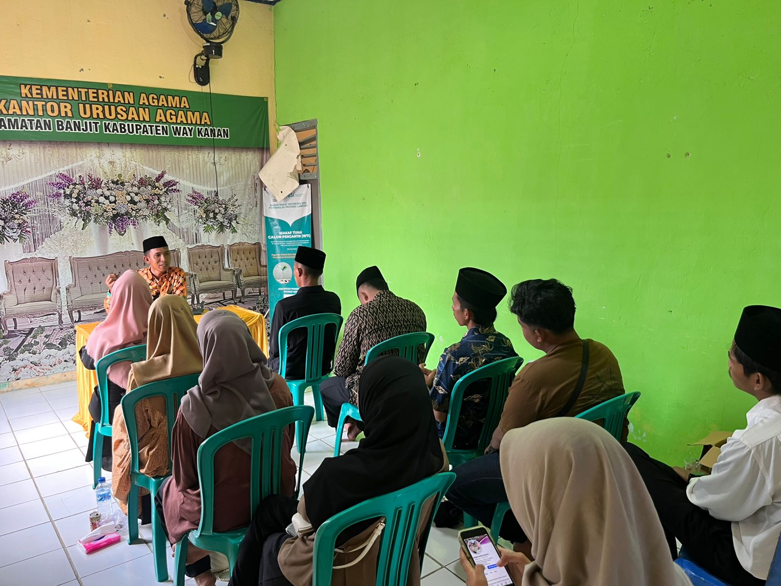 KUA Kecamatan Banjit Selenggarakan Suscatin, Bekali Calon Pengantin dengan Ilmu Rumah Tangga