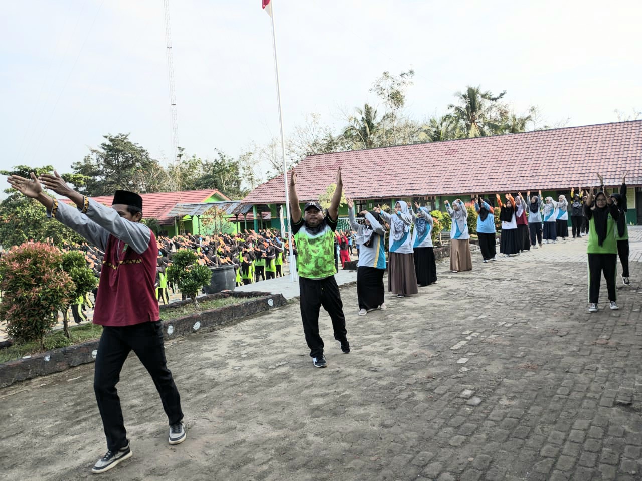 Semangat Pagi di MTsN 2 Way Kanan: Wujudkan Mens Sana in Corpore Sano Lewat Senam Bersama