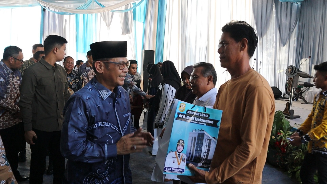 Makmur Hadiri Bakti Sosial HUT ke-343 Kota Bandar Lampung di RSD A. Dadi Tjokrodipo