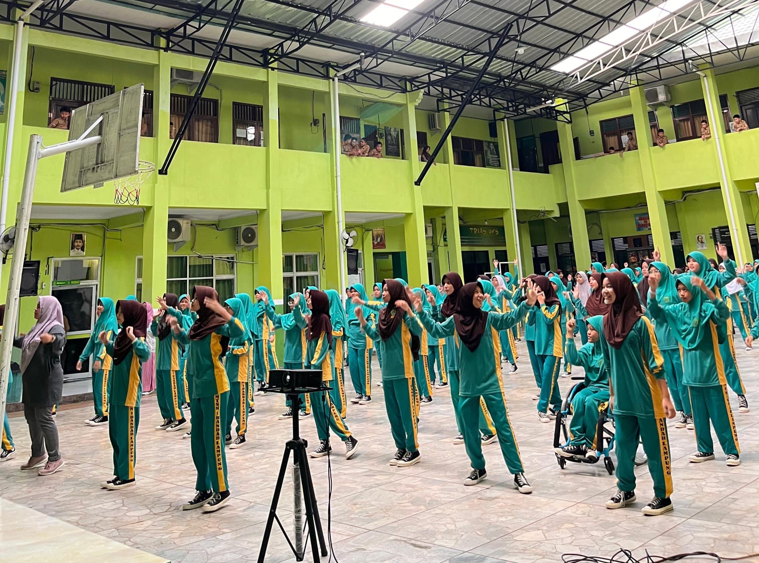 MTsN 1 Bandar Lampung Gelar Senam Pagi untuk Tingkatkan Kesehatan Warga Madrasah