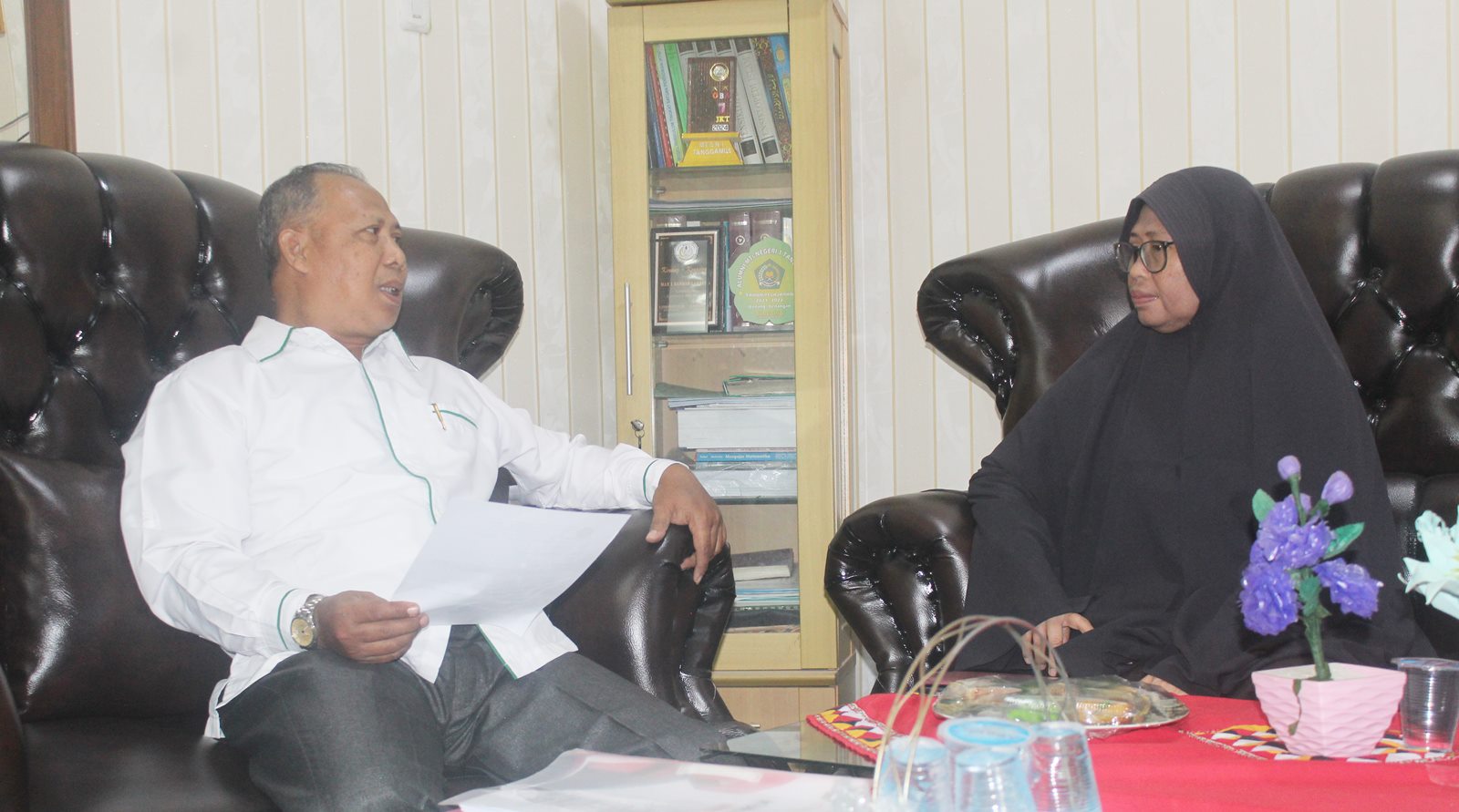 Pengawas Pembina Setyo Riadi Lakukan Pembinaan dan Evaluasi Perangkat Pembelajaran di MTsN 1 Tanggamus