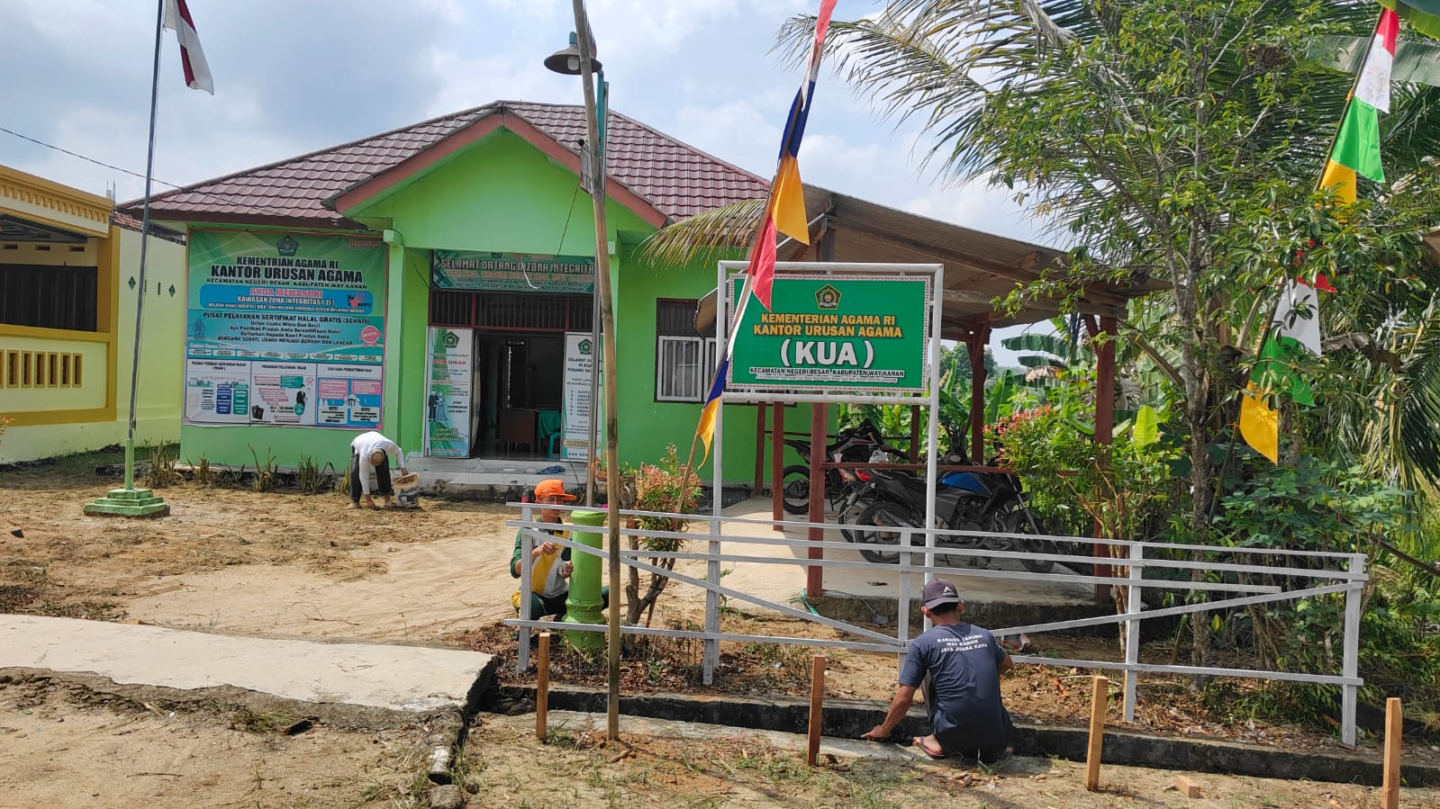 KUA Negeri Besar Gelar Gotong Royong Sambut HUT ke-80 RI
