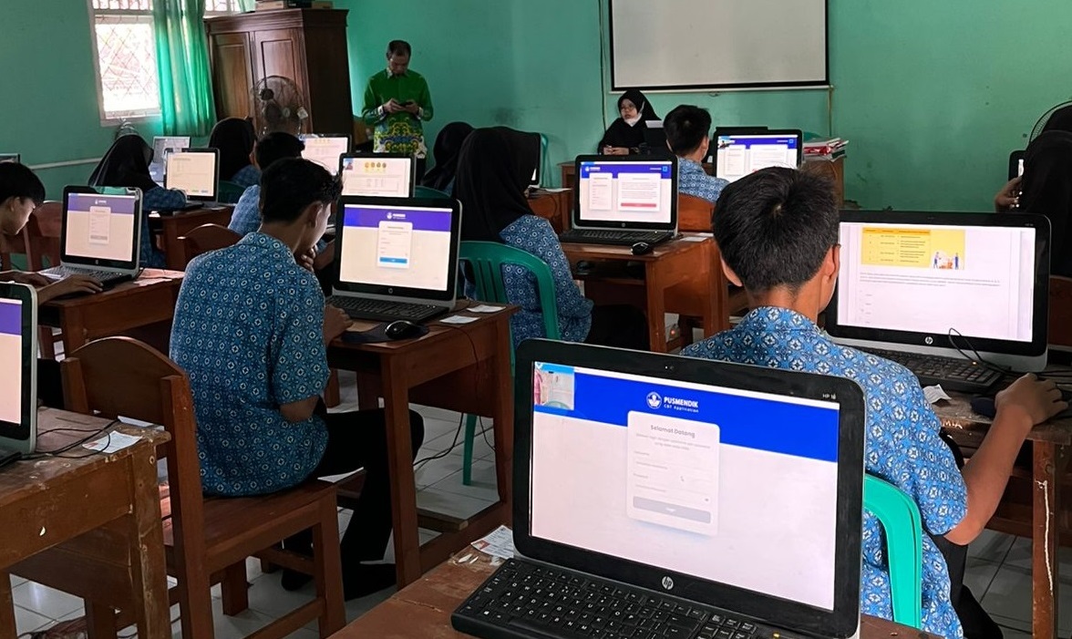Kesiapan Madrasah dalam Transformasi Digital: Analisis Pelaksanaan ANBK Hari Kedua di MAN 1 Way Kanan