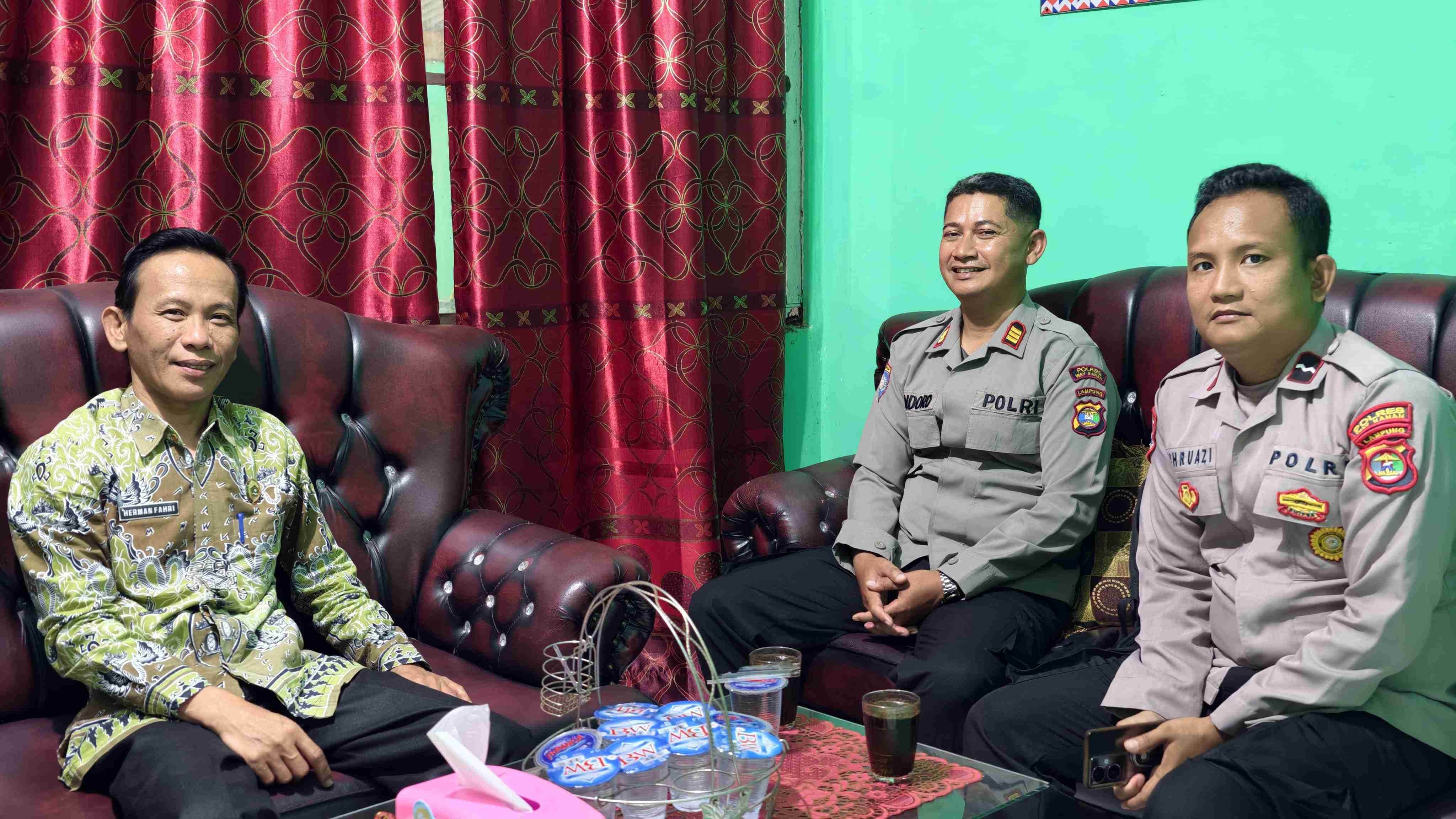 KUA Blambangan Umpu Terima Kunjungan Kasat Binmas Polres Way Kanan