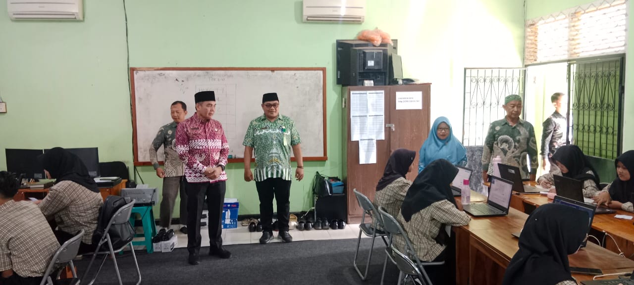 KakanKemenag Tinjau ANBK di MAN 1 Lampung Utara : Dorong Siswa Ikut Asesmen Dengan Semangat