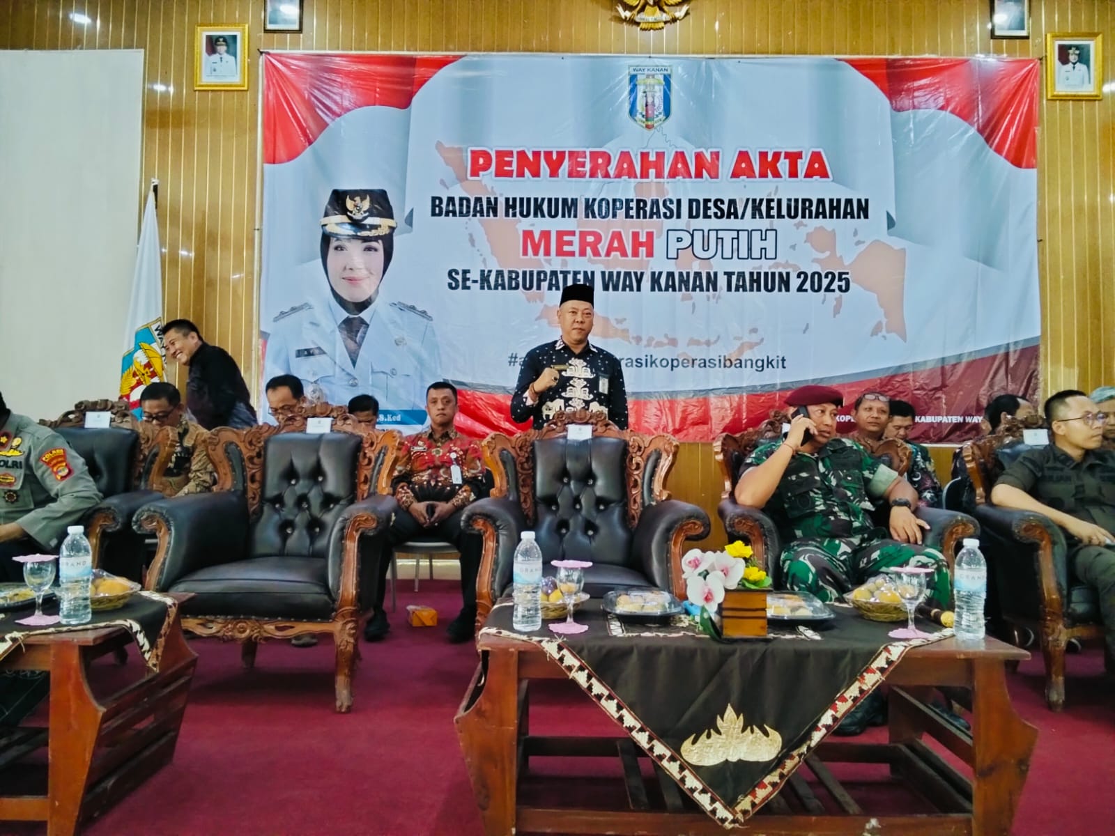 Roni Fadilah Wakili Kemenag Way Kanan dalam Penyerahan Akta Koperasi Merah Putih