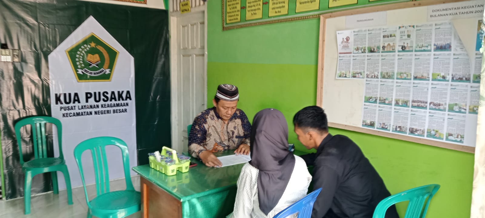Operator KUA Negeri Besar Layani Pendaftaran Nikah dengan Humanis