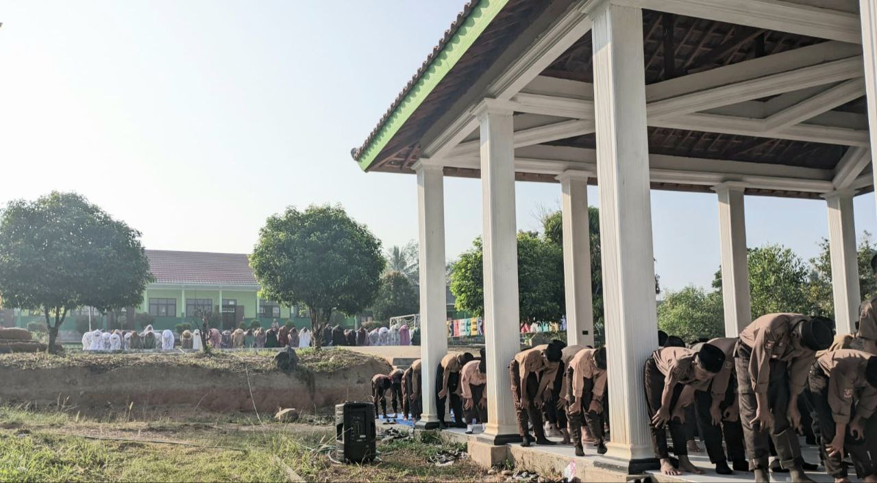 Awali Hari dengan Cahaya Iman, MTsN 2 Way Kanan Gelar Shalat Dhuha Bersama