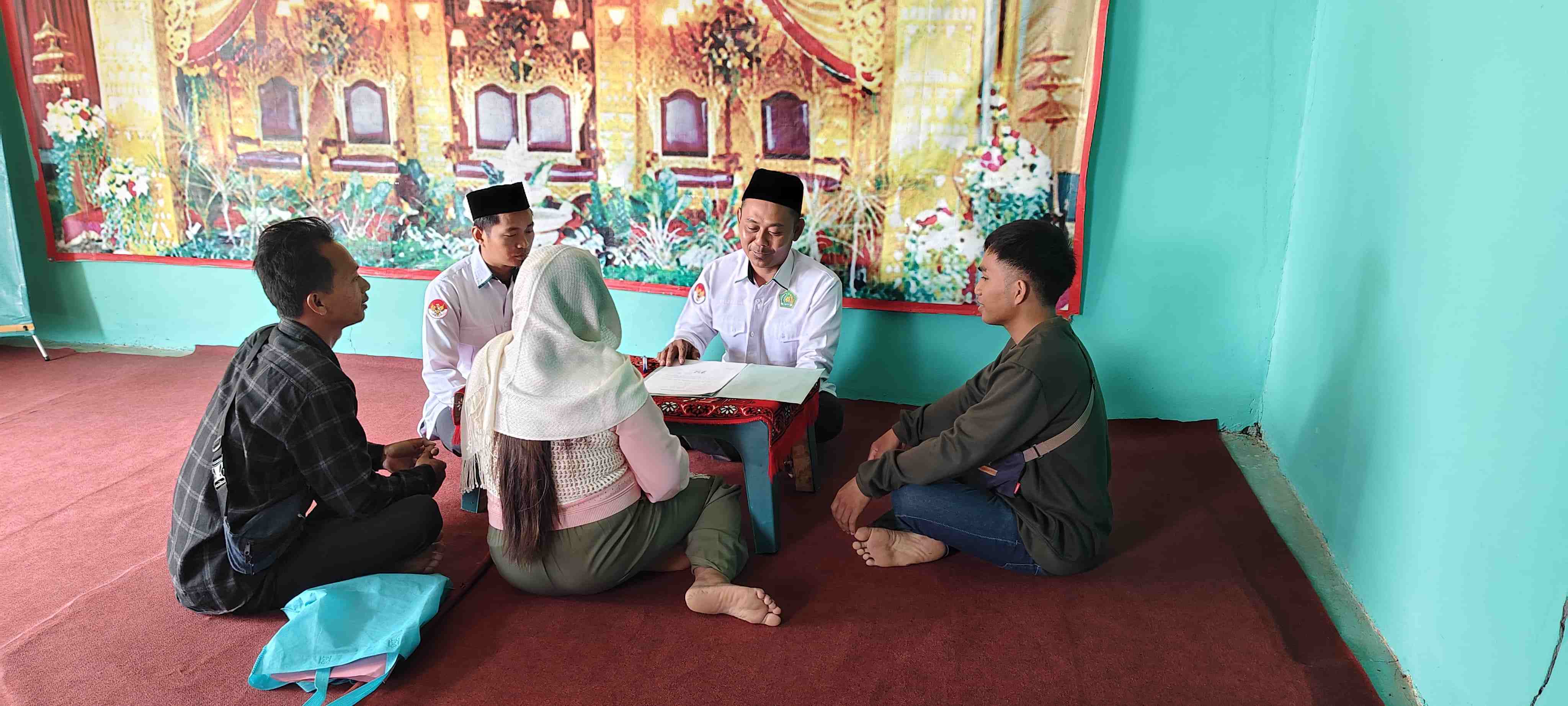 Temukan Kedamaian Hati, Komang Putri Jayanti Ikrar Syahadat di KUA Pakuan Ratu