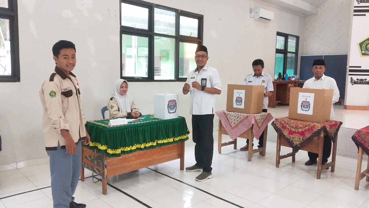 Pemilihan Calon Ketua dan Wakil OSIM MAN 1 Tanggamus Tahun 2025/2026 : Wujud Demokrasi dan Pembelajaran Karakter Siswa