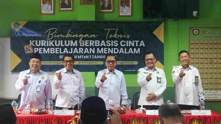 Bimtek Kurikulum Berbasis Cinta di MTsN 1 Tanggamus, Kepala Kemenag: Semua Dimulai dari Cinta