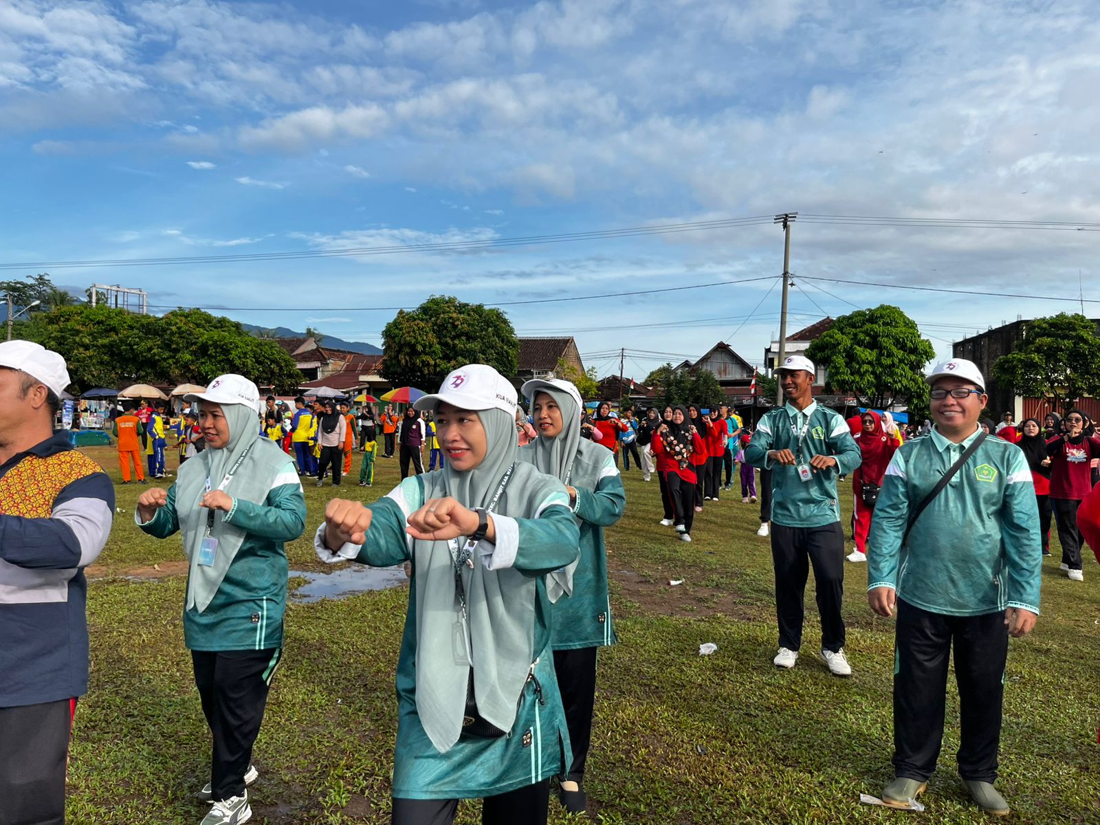 KUA Kecamatan Banjit Ikut Meriahkan Senam & Jalan Sehat HUT RI ke-80 di Lapangan Merdeka