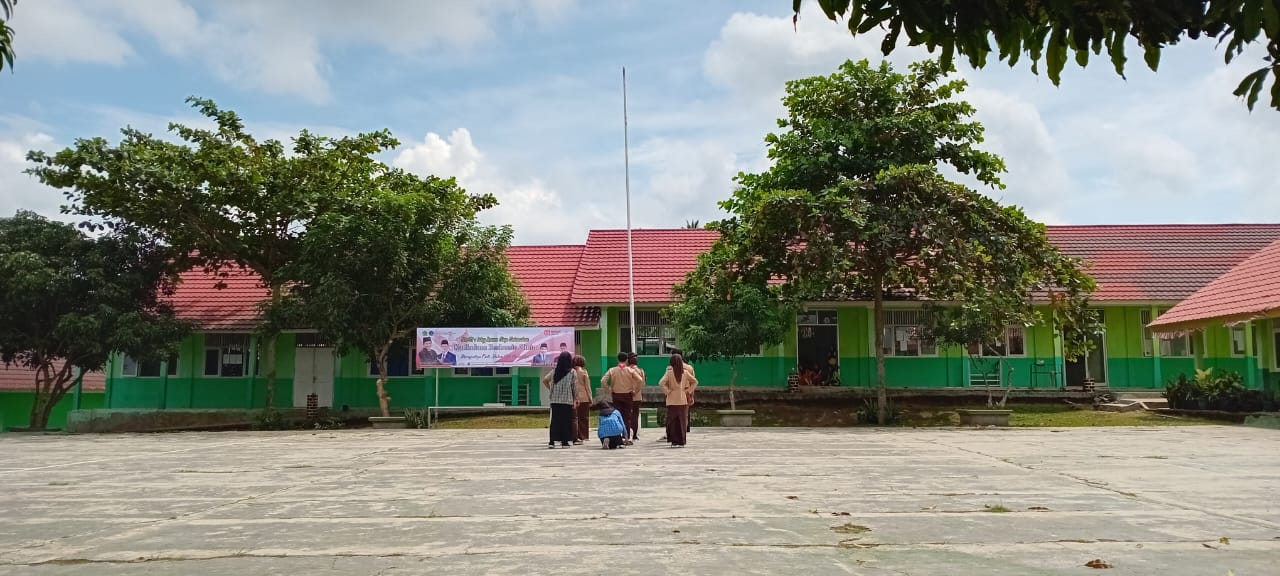 Sembilan Siswa MAN 1 Way Kanan Asah Kesiapan untuk Tugas Pengibaran Bendera di Kemenag Way Kanan