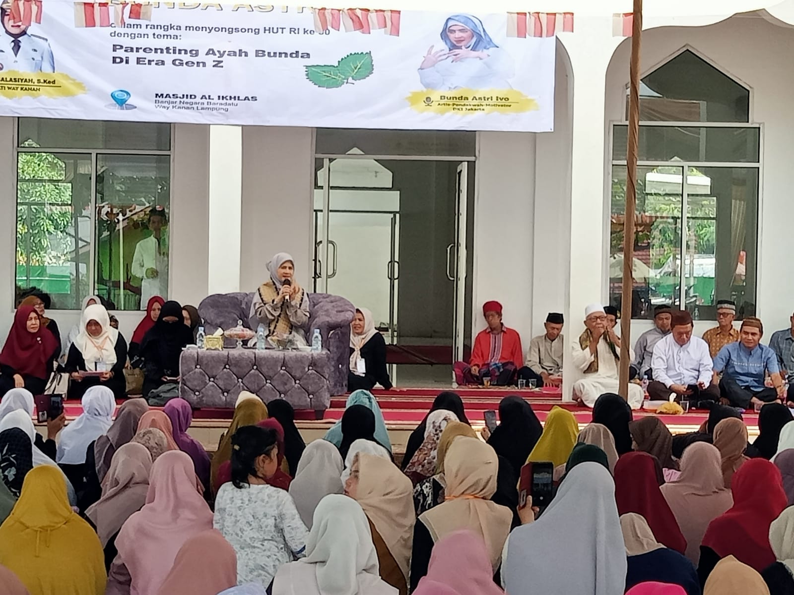 Kepala KUA Baradatu Hadiri Pengajian Parenting Ayah dan Bunda di Era Gen Z