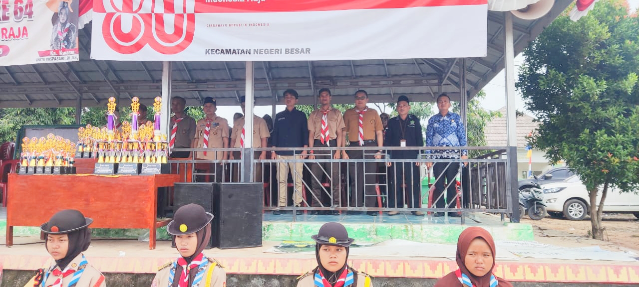 Penyuluh Agama Islam KUA Kecamatan Negeri Besar Sampaikan Doa pada Upacara Penutupan HUT Pramuka ke-64