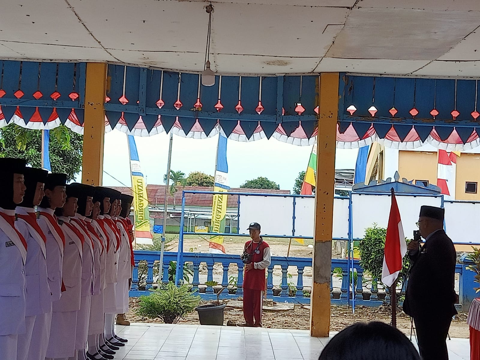 Peran Institusi Pendidikan dalam Pembentukan Karakter Siswa Melalui Kegiatan Paskibraka: Kehadiran Kaur TU MAN 1 Way Kanan pada Pengukuhan Paskibraka Kecamatan Baradatu