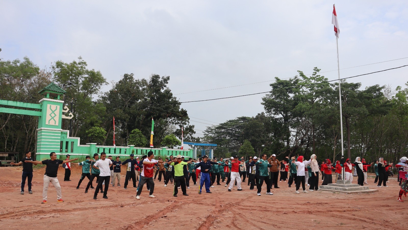 Penuh Semangat Kemerdekaan, Kemenag Way Kanan Gelar Senam Bersama HUT RI ke-80