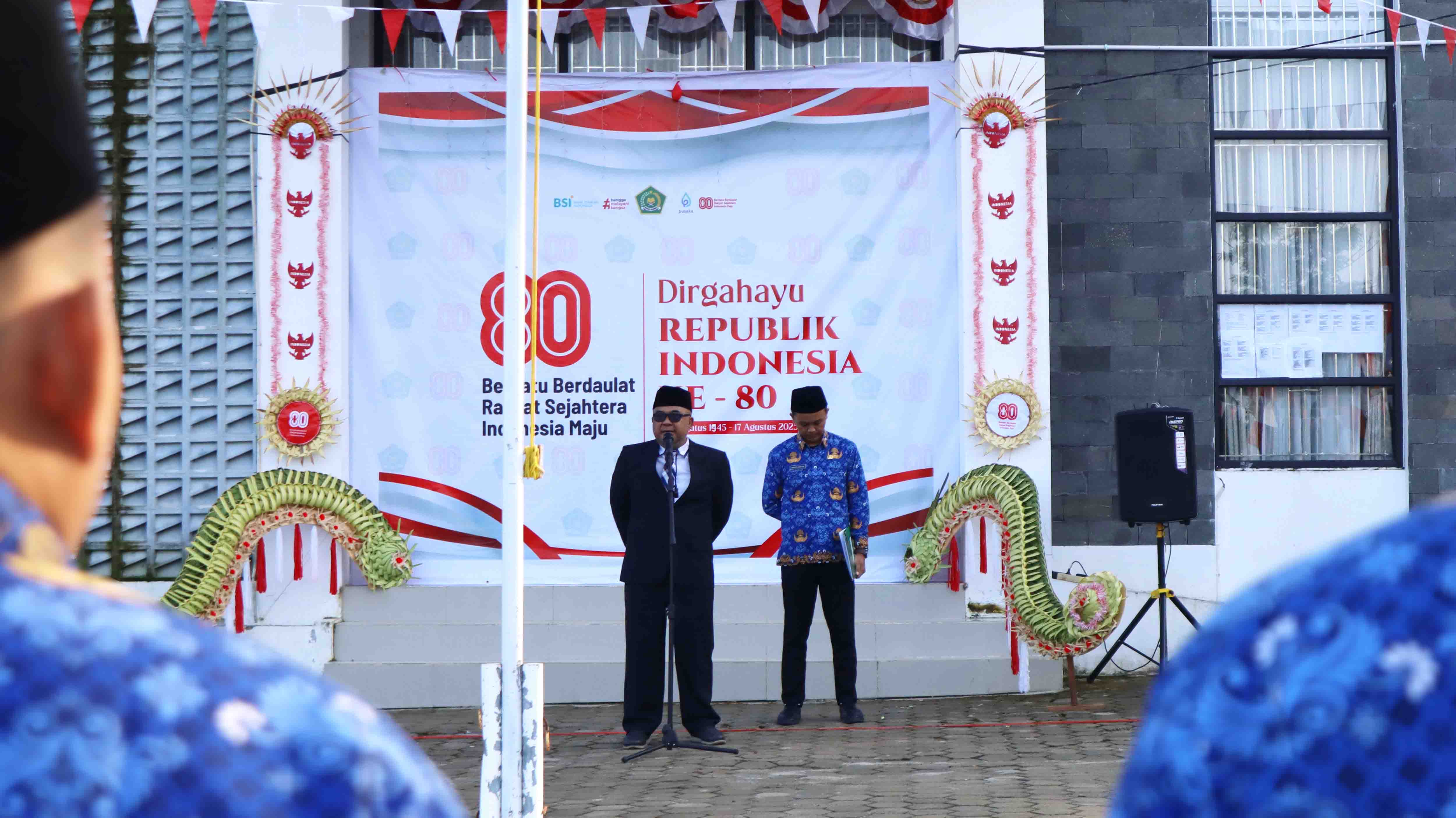Kemenag Pesisir Barat Rayakan HUT RI ke-80 dengan Pesan Pelestarian Budaya dan Persatuan