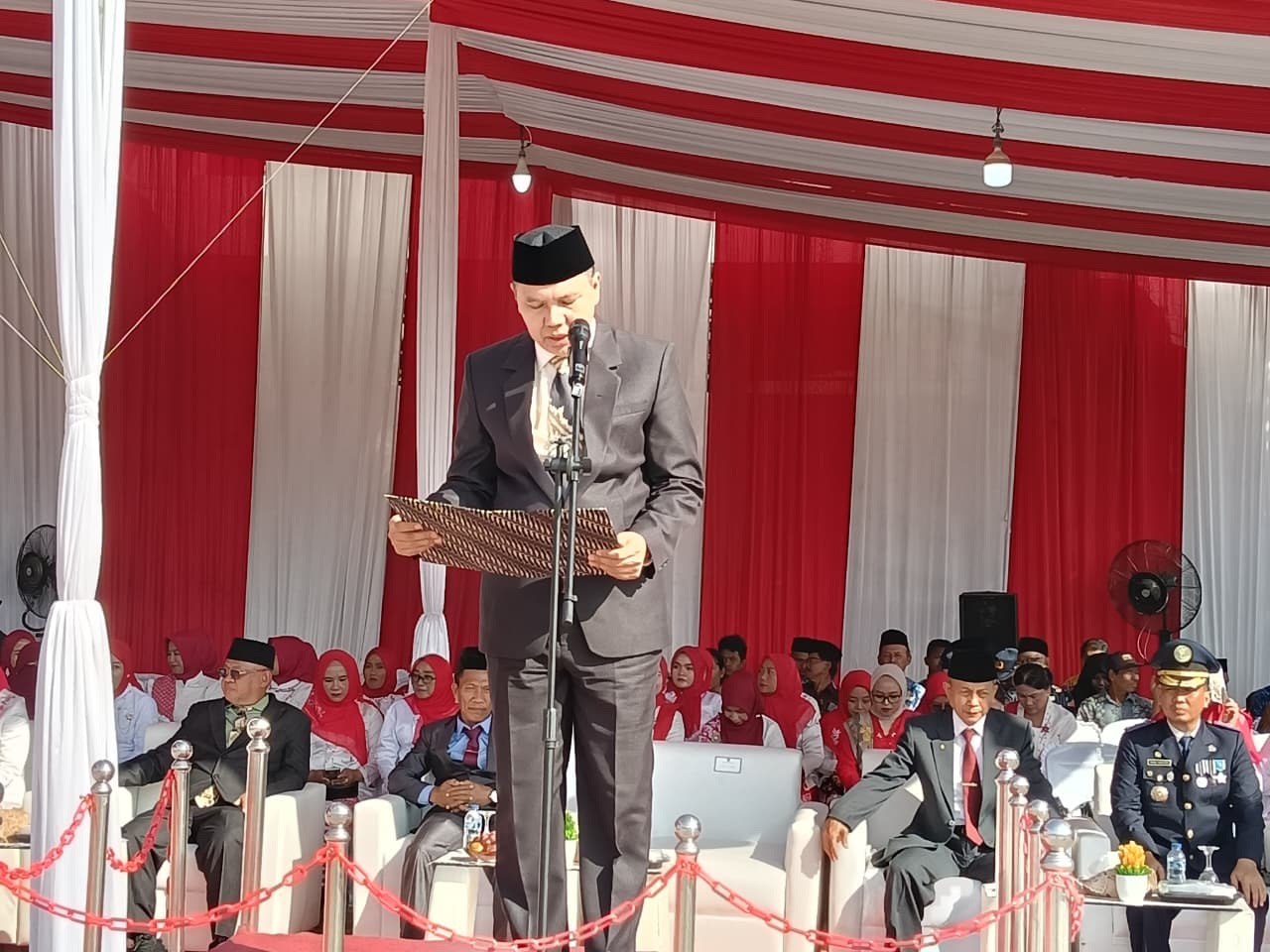 Kakankemenag Mesuji Pimpin Doa pada Upacara HUT ke-80 RI