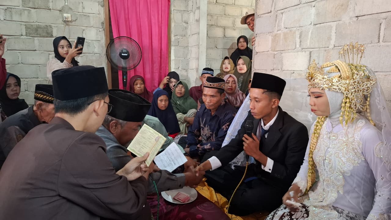 Khutbah Nikah Menyentuh Hati, Penghulu KUA Negeri Besar Hadir di Kampung Bima Sakti