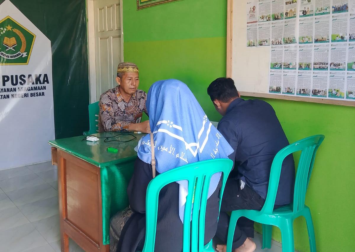 Pegawai KUA Kecamatan Negeri Besar Siap Layani Pendaftaran Nikah demi Terwujudnya Keluarga Sakinah