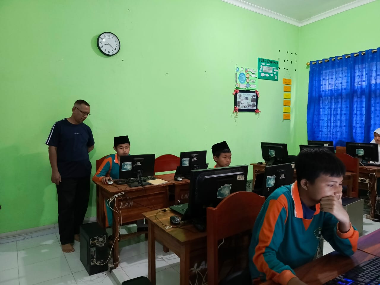 MTsN 2 Tanggamus Laksanakan Gladi Bersih ANBK Tahun 2025 Hari Pertama