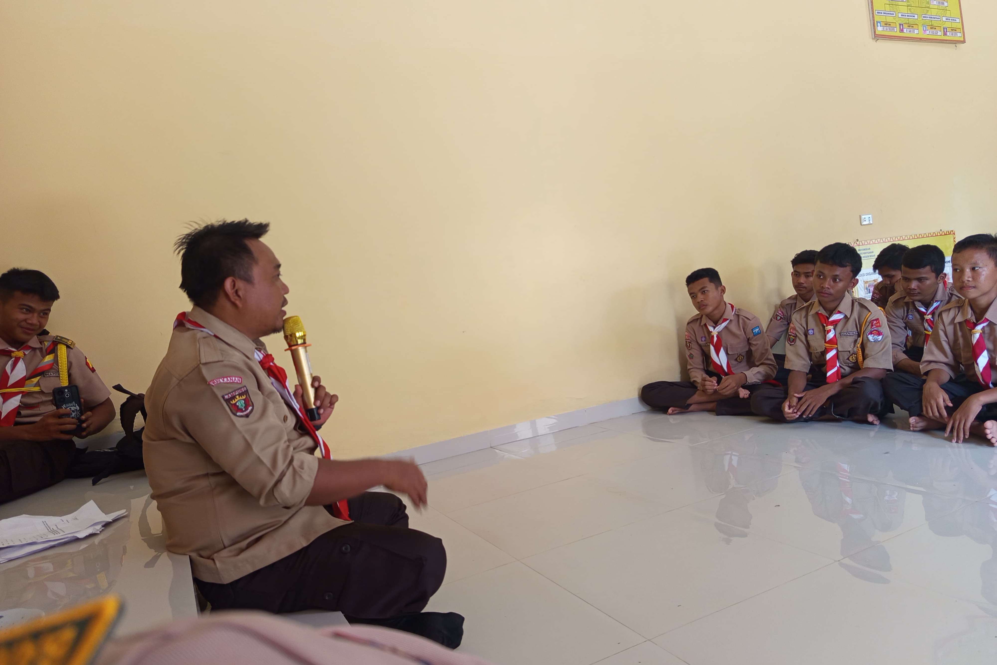M. Ridho, Guru MTsN 2 Way Kanan Jadi Pemateri Latihan Saka Bhayangkara di Polsek Negeri Besar