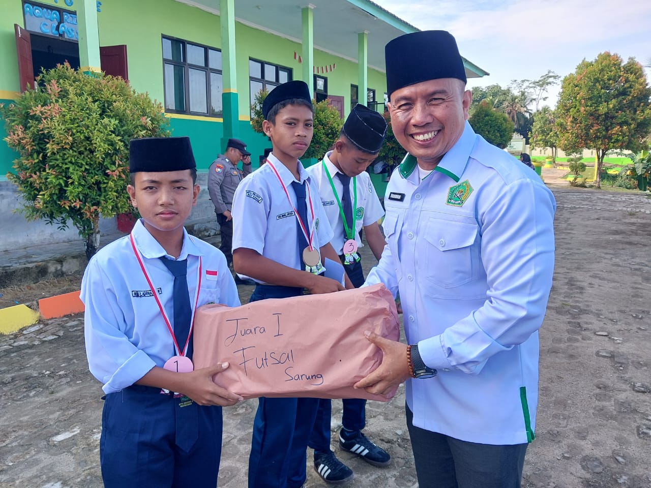 MTsN 2 Way Kanan Gelar Pembagian Hadiah Meriah, Rayakan HUT RI ke-80 dengan Semangat Kebersamaan
