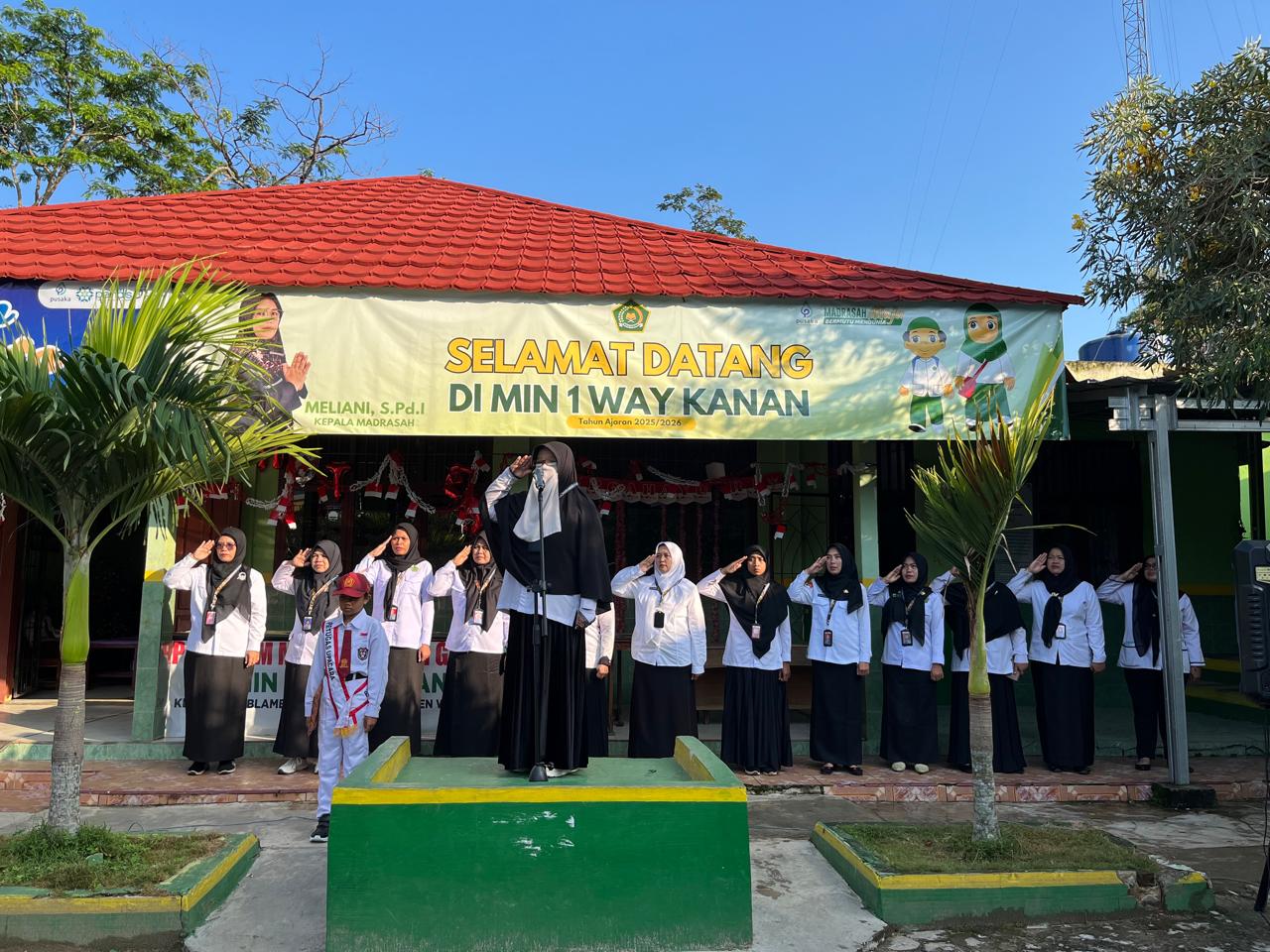 MIN 1 Way Kanan Laksanakan Upacara Bendera Rutin Setiap Senin