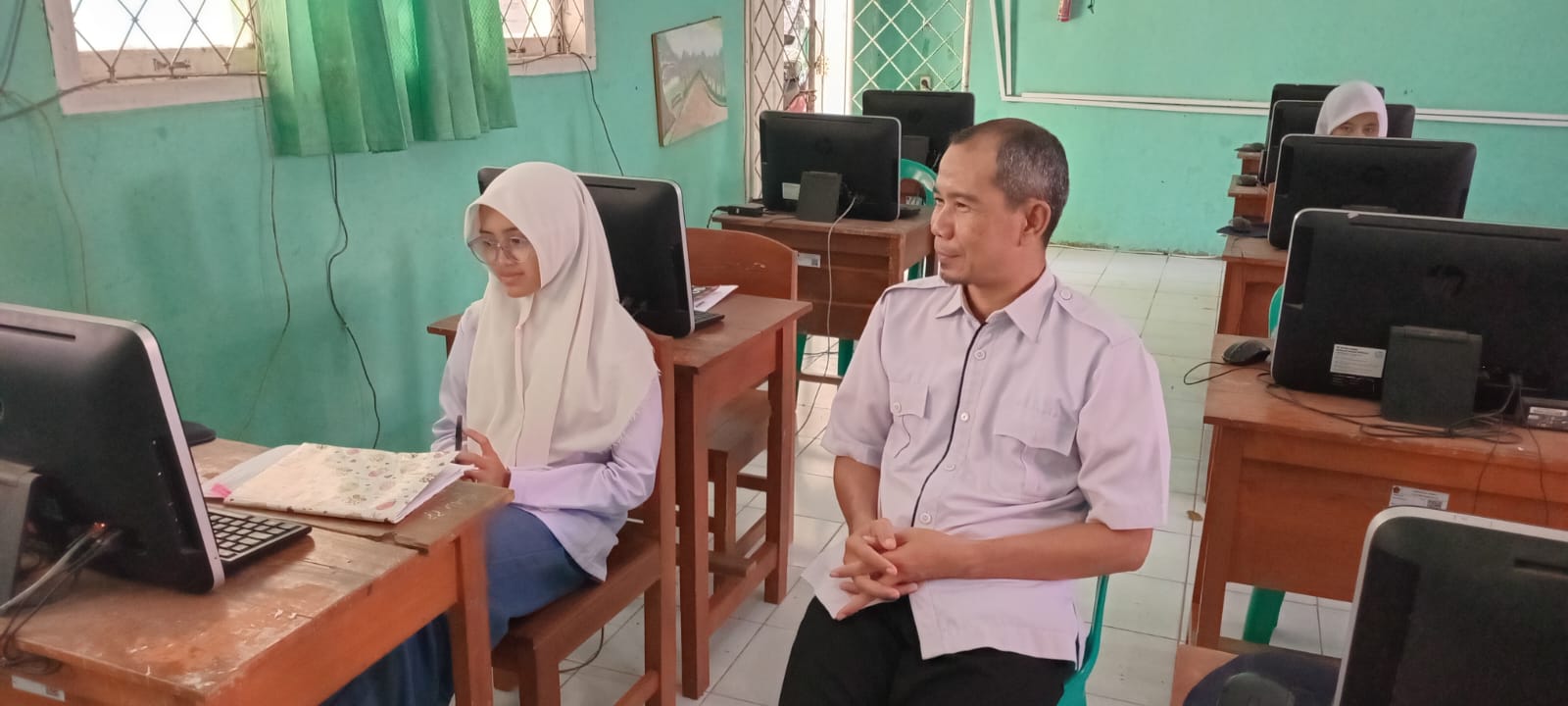 Guru Geografi Kayin Basuki Bimbing Siswa MAN 1 Way Kanan Menuju Olimpiade Madrasah Indonesia (OMI) 2025