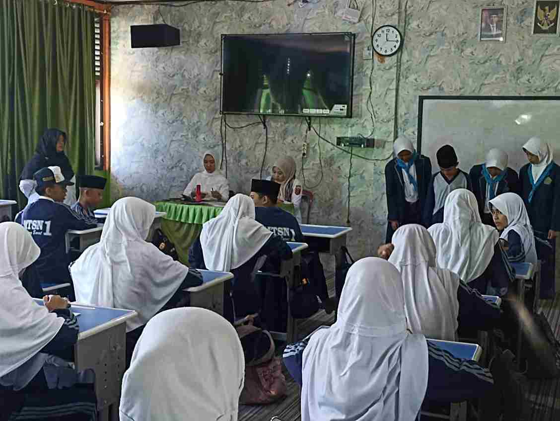 Skrining Kesehatan Puskesmas Liwa: Fokus pada Deteksi Dini Penyakit Menular untuk Siswa Kelas 7 MTs