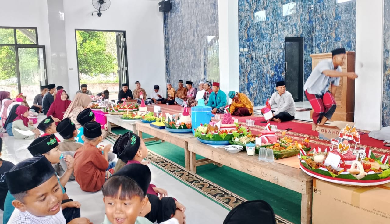 Penyuluh Agama Hadiri Lomba Tumpeng Antar Dusun di Kampung Talang Mangga