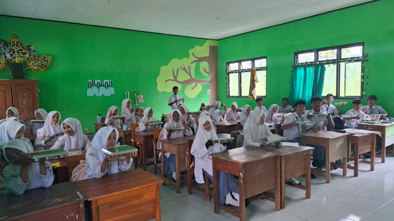 MAN 1 Pesawaran Resmi Laksanakan Program Makan Bergizi Gratis (MBG)