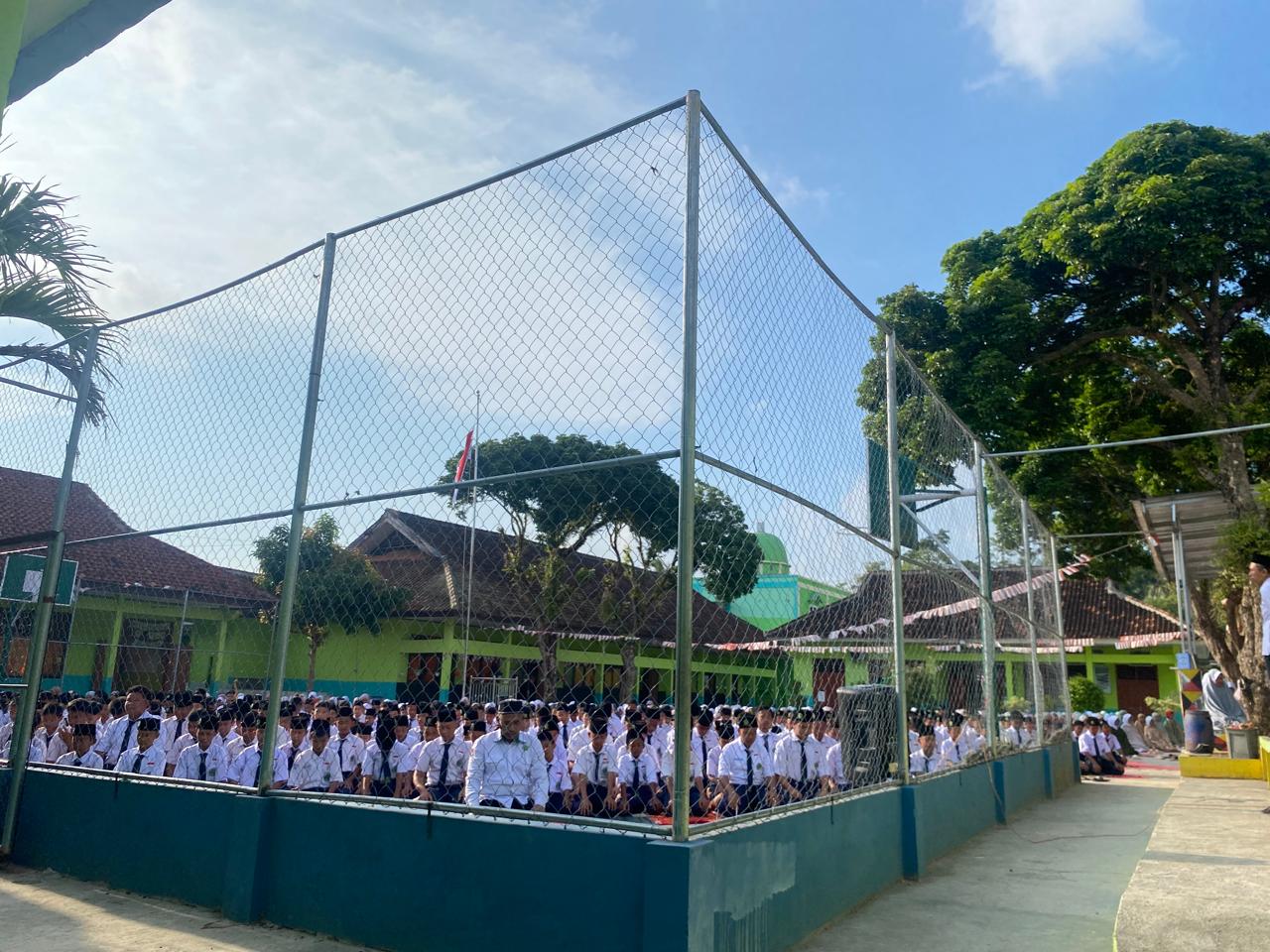 MTsN 2 Tanggamus Gelar Shalat Dhuha Bersama dalam Rangka Implementasi "7 Kebiasaan Anak Hebat