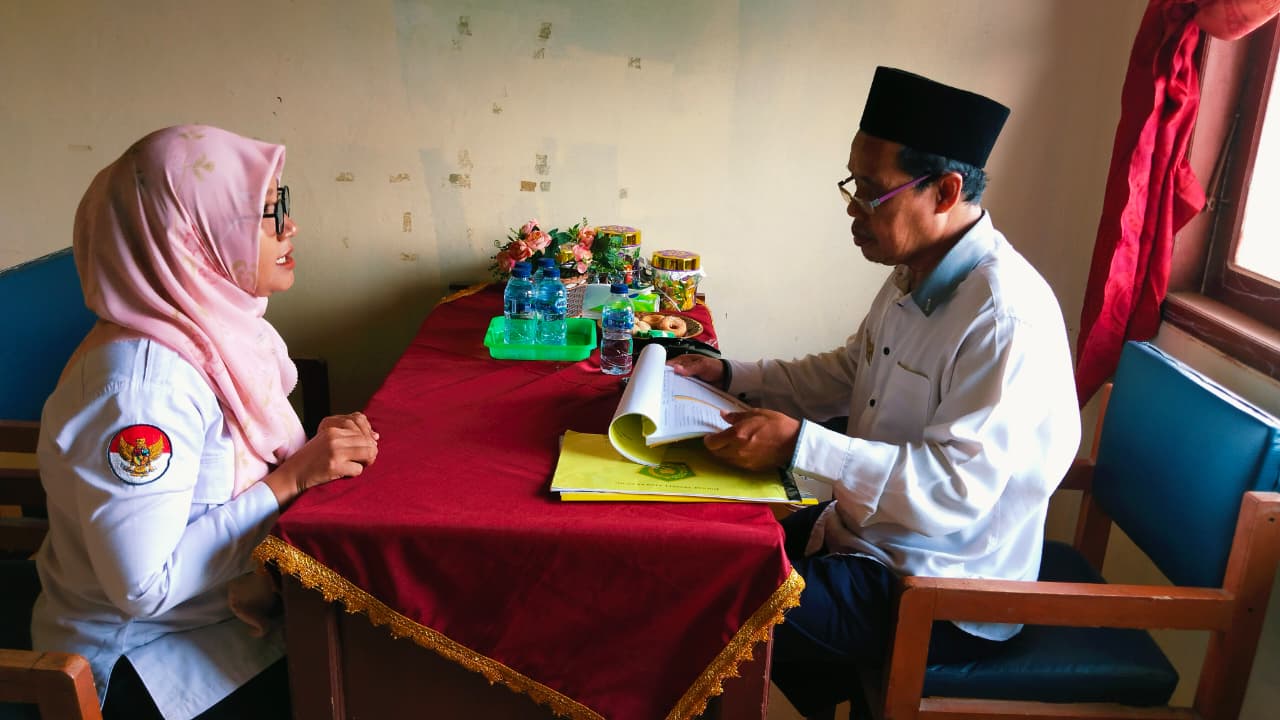 Pengawas Kemenag Mesuji Dampingi Guru Lengkapi Administrasi Pembelajaran