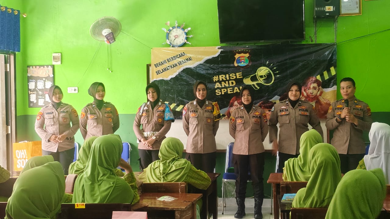 Hari Jadi ke-77, Polwan Tanggamus Gaungkan Edukasi Anti-Kekerasan di MTsN 1 Lewat Rise and Speak