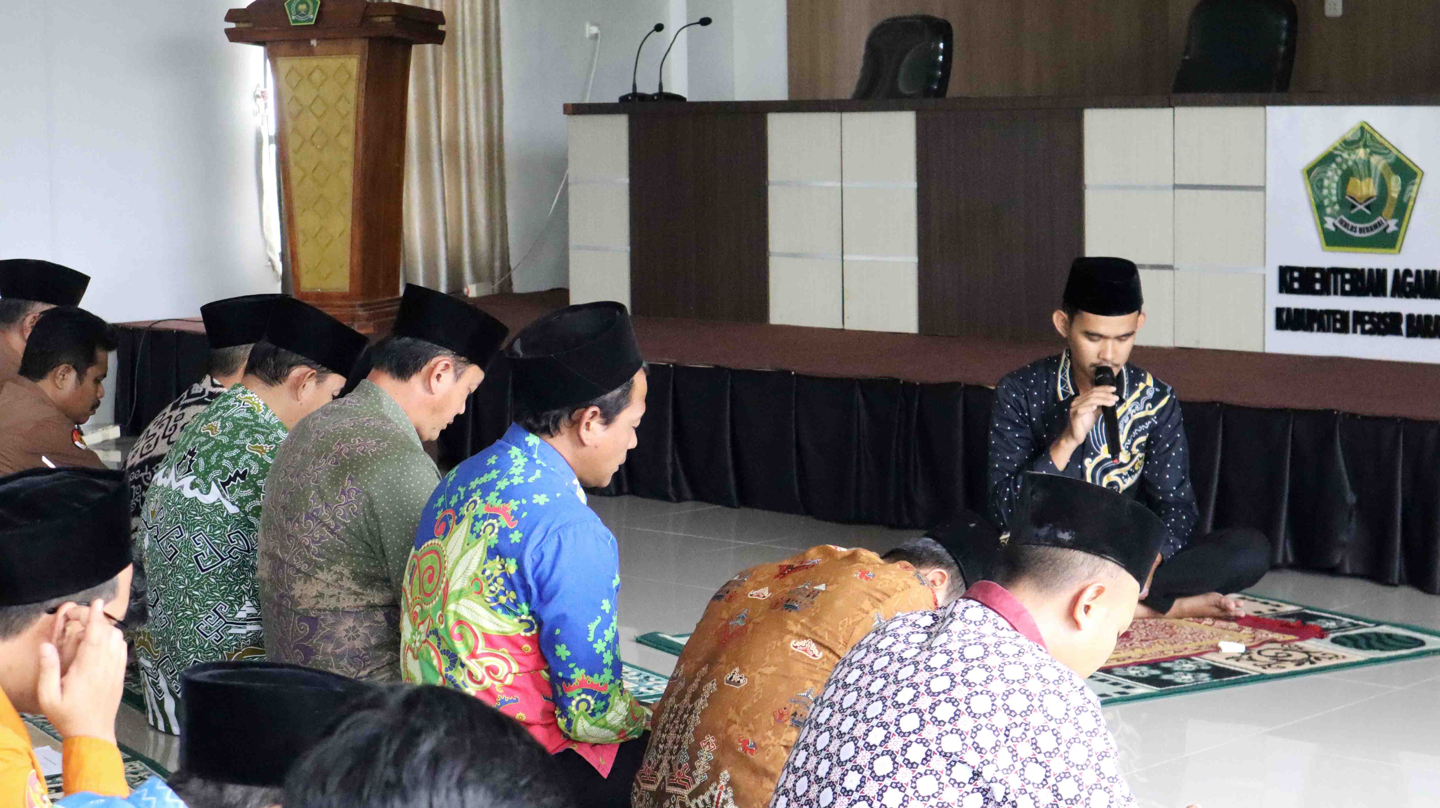 Kemenag Pesisir Barat Gelar Istigosah Doa Bersama demi Keselamatan Bangsa dan Negara