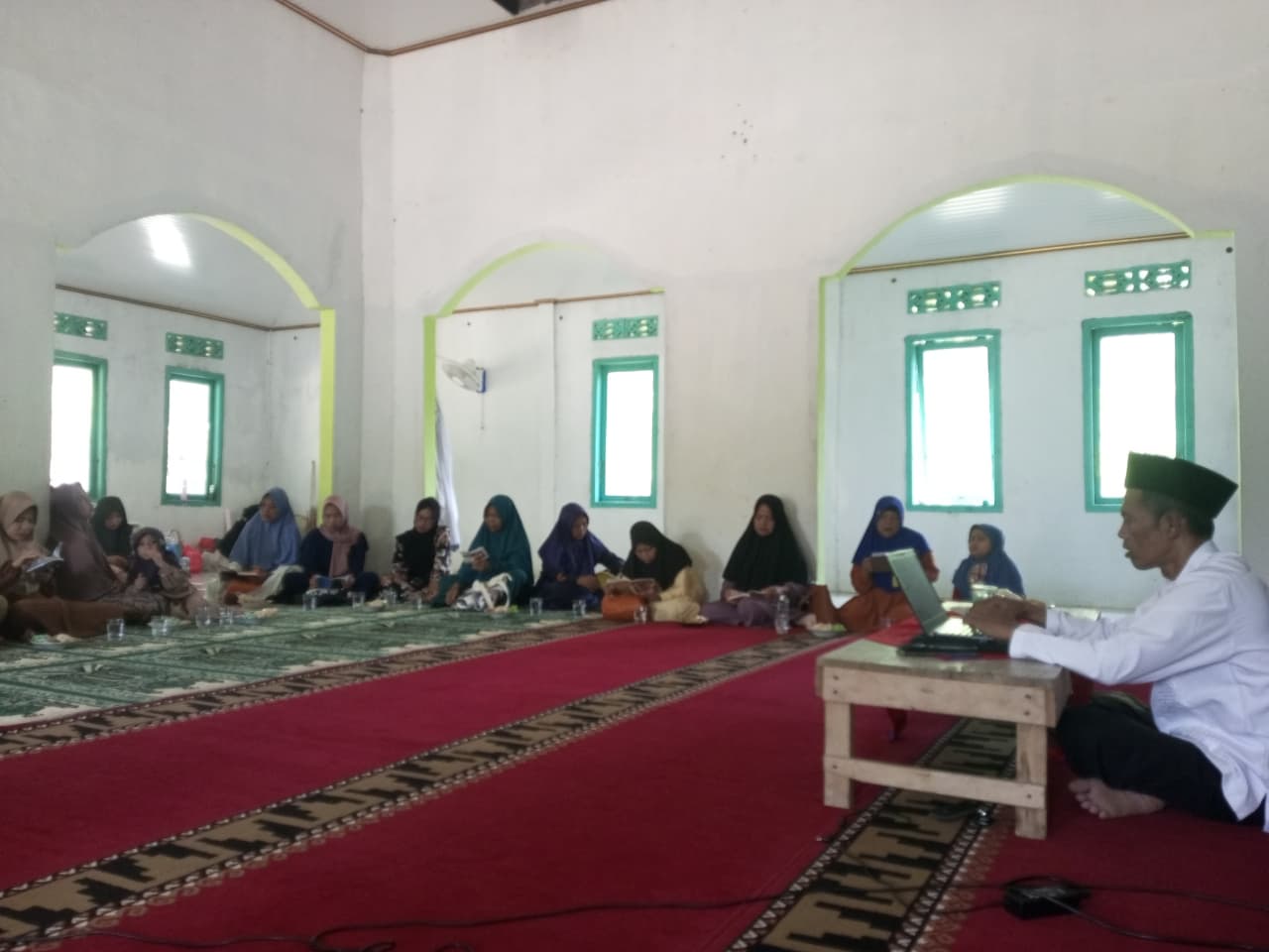 Penyuluh Agama Islam KUA Blambangan Umpu Berikan Bimbingan pada Peringatan Maulid Nabi Muhammad SAW di Kampung Umpu Kencana