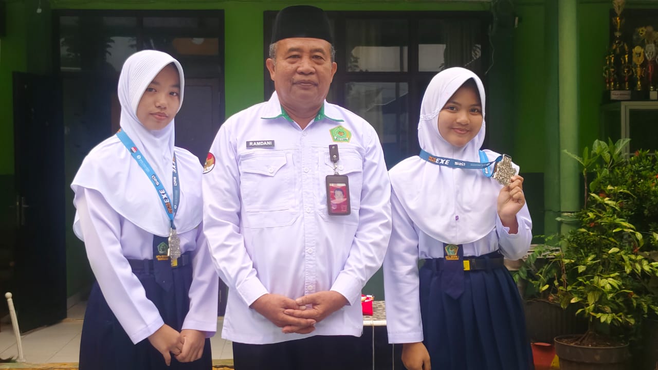 Dua Siswi MTsN 1 Tanggamus Raih Runner-Up di Road to QRIS 3X3 Siger Slam 2025