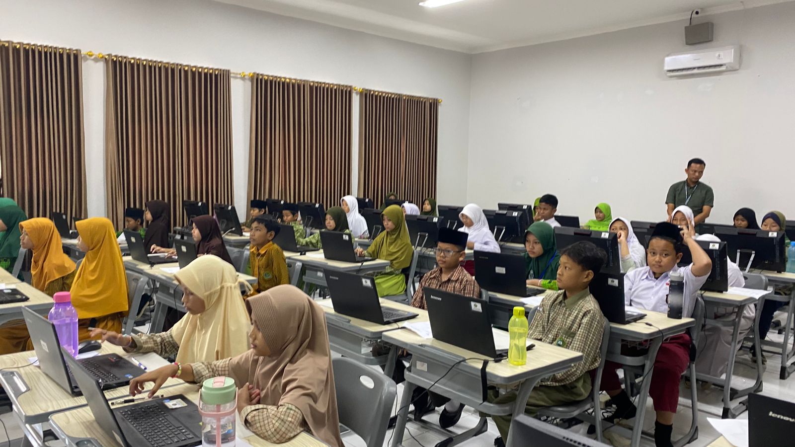 Kepala Kemenag Kota Bandar Lampung Tinjau Pelaksanaan OMI 2025 di MAN 1